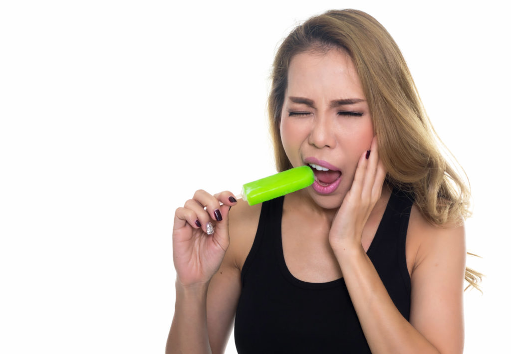 do-hot-and-cold-make-your-teeth-hurt-what-causes-sensitive-teeth